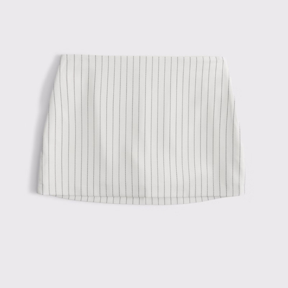 Dresses & Skirts - Abercrombie And Fitch The Scarlett Skort White Pinstripe NWT Medium